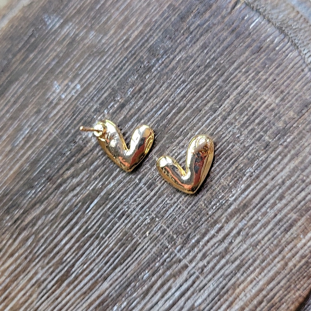 Mother of Pearl Sparkle Sided Abstract Heart Goldplated Post Earrings - Picture 5 of 5